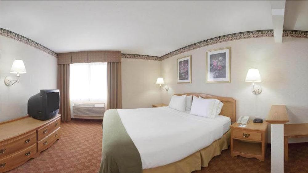 Holiday Inn Express Hotel & Suites Wauseon By Ihg Екстериор снимка