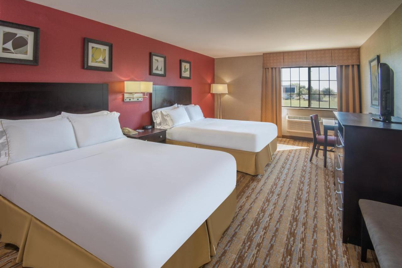 Holiday Inn Express Hotel & Suites Wauseon By Ihg Екстериор снимка